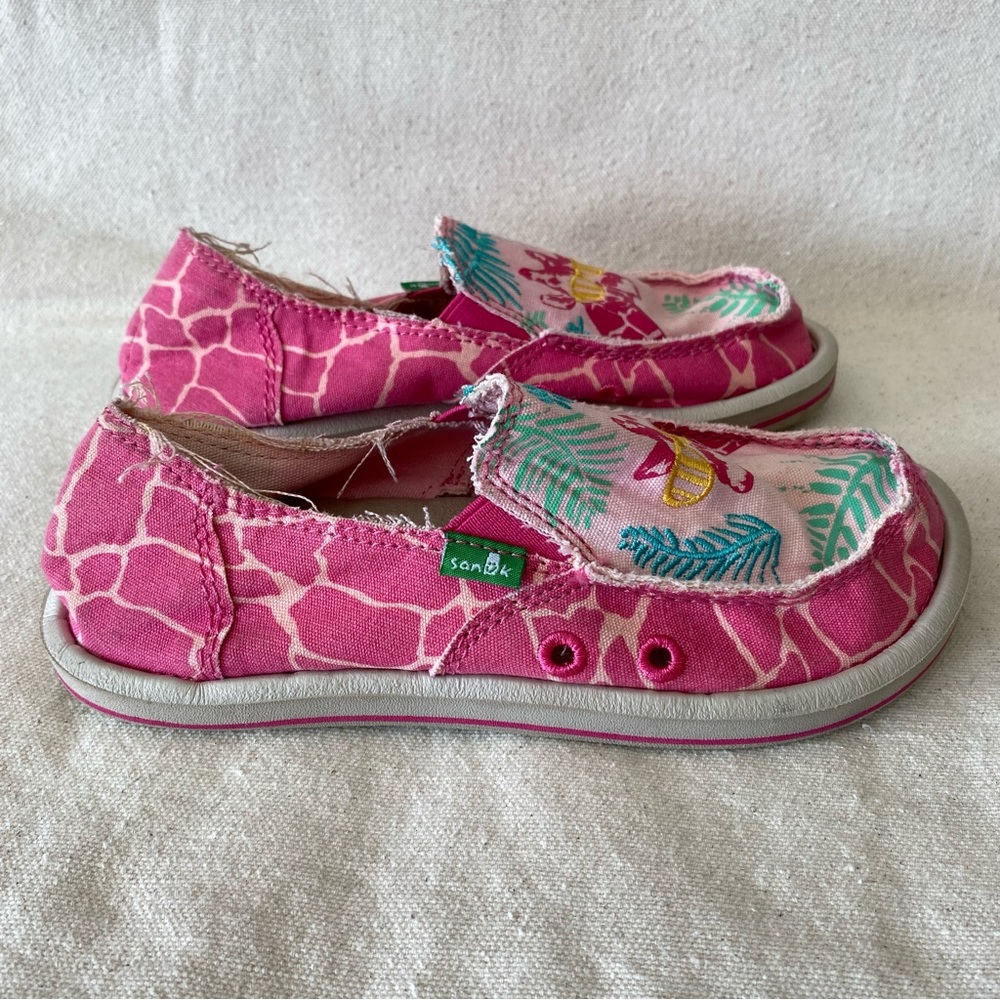 Sanuk Little Girls Yoga Mat Pink Safari Slip on Shoes Size 1